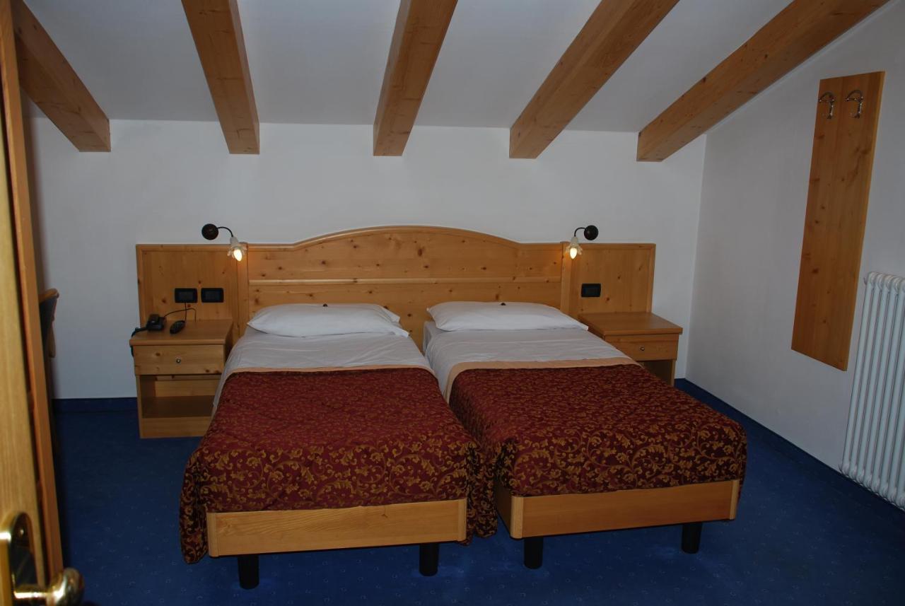 Hotel El Geiger Pozza di Fassa Quarto foto