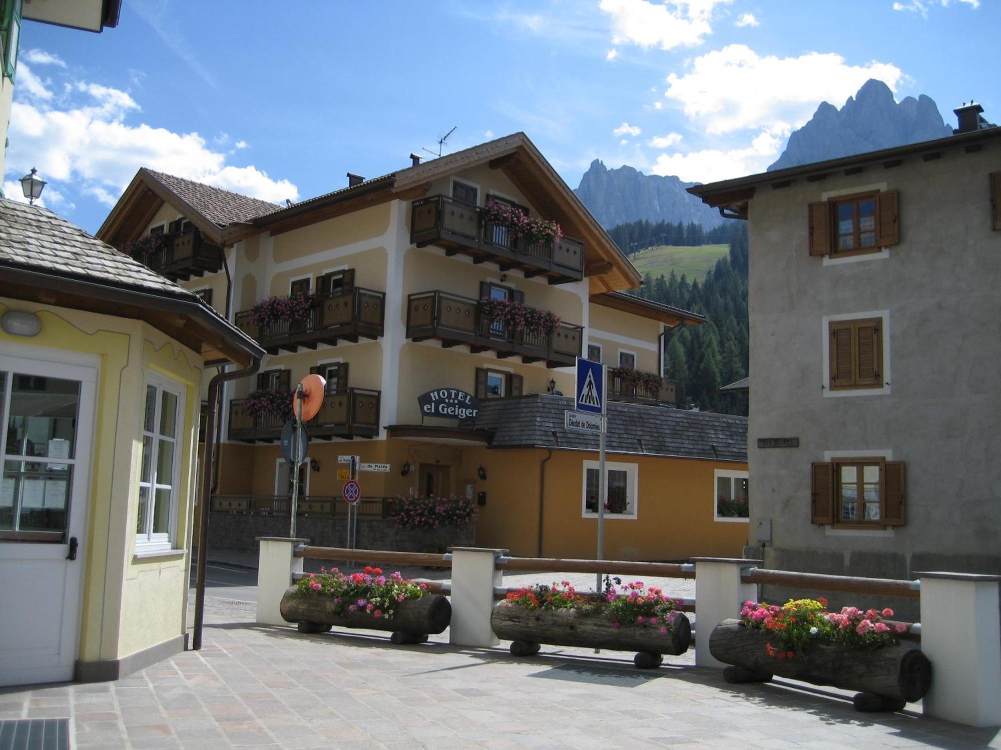 Hotel El Geiger Pozza di Fassa Exterior foto