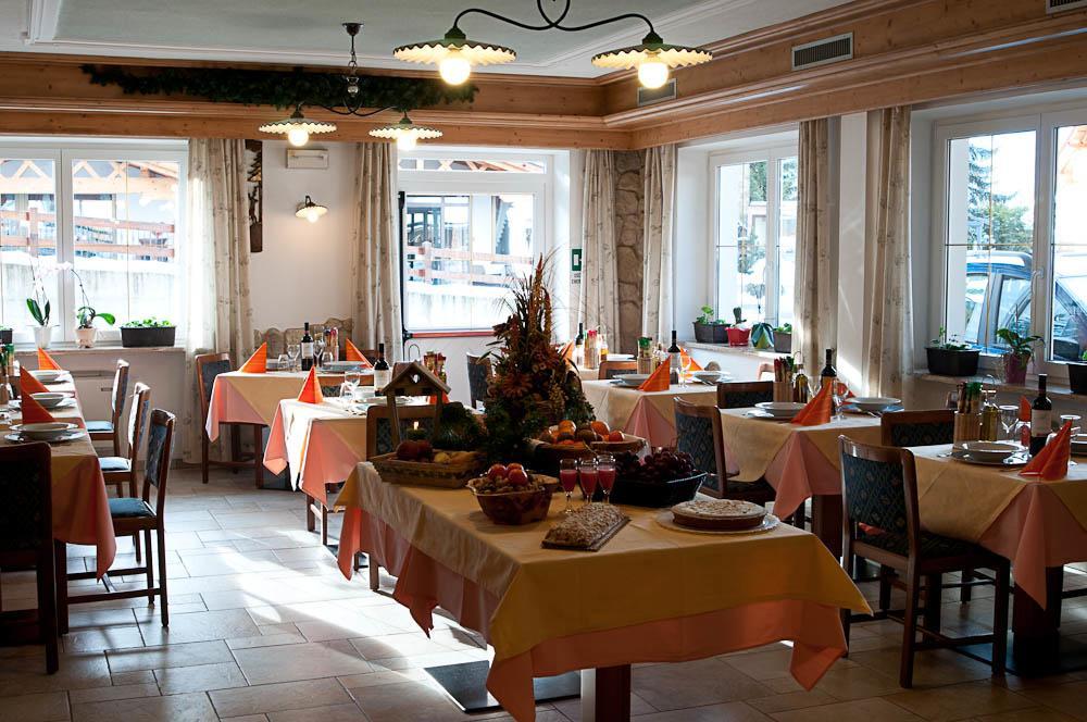 Hotel El Geiger Pozza di Fassa Exterior foto